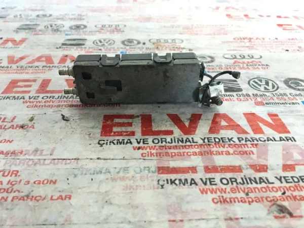 8T8035225C | Audi A5 Anten Güçlendirici VAG