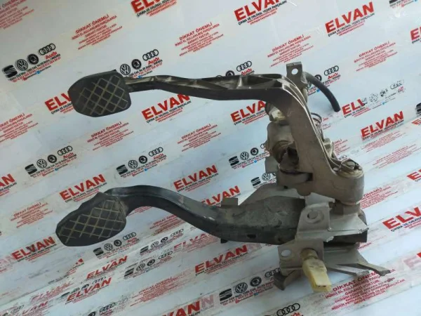 8D1721117E | Pedal Bağlantı Ayağı VAG