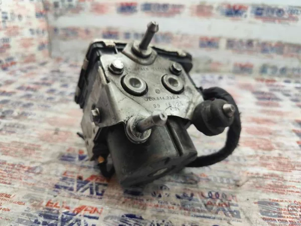 7E0614235A | VW Transporter ABS Beyin Braketi VAG