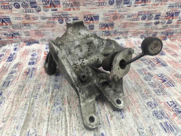 4M0199870AL | Sağ Motor Takozu | Audi A4, Q7 VAG