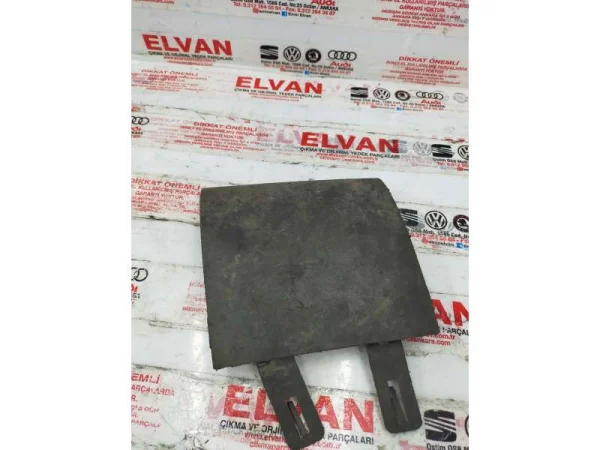 1M5807441A | Seat Leon Arka Çeki Demiri Kapağı VAG