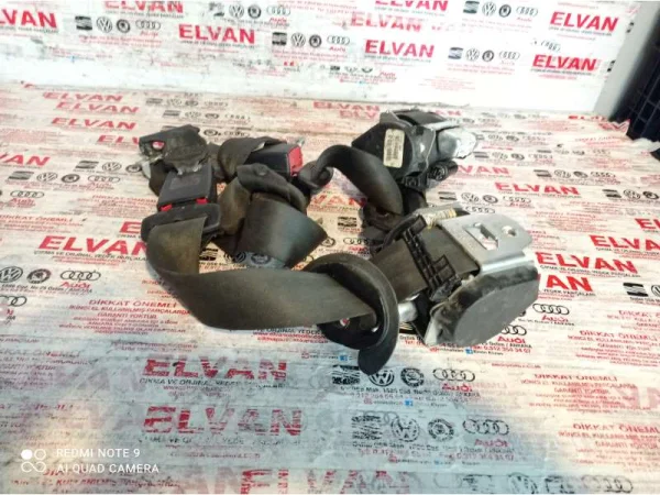 1K5857739B | VW Jetta Arka Emniyet Kemeri Tokası VAG