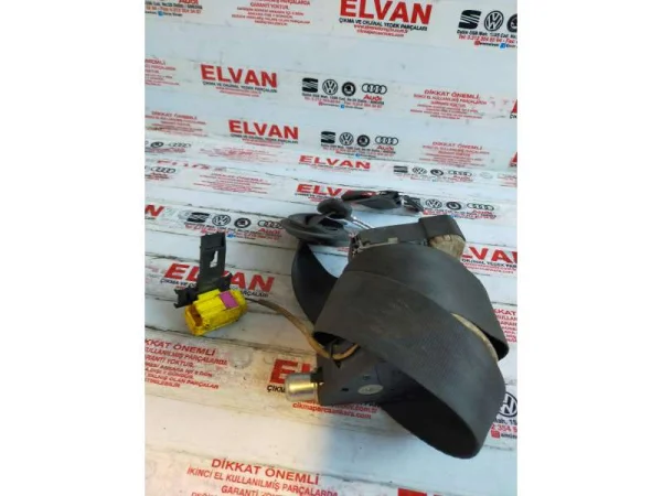 7E5857806 | VW Transporter Sağ Ön Emniyet Kemeri VAG