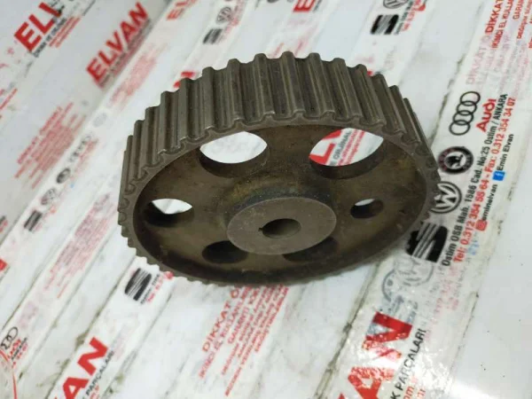 068130111B | Mazot Pompası Dişlisi | VW Golf, Jetta, Passat - Audi 80 Serisi VAG