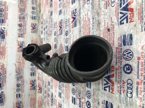 058133356A | Hava Filtre Hortumu | VW Passat - Audi A4 VAG