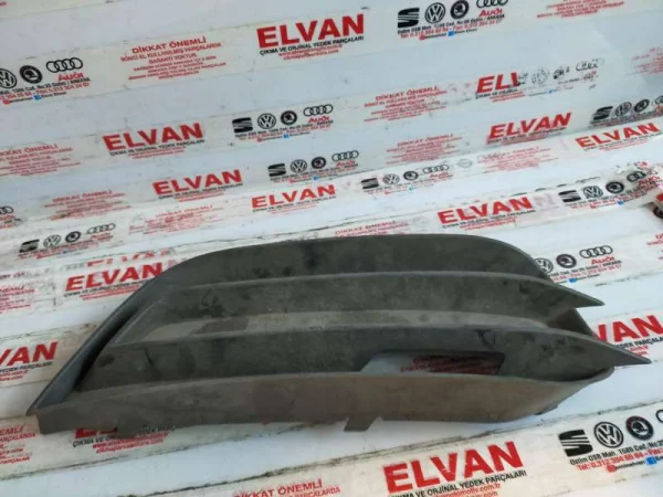 8X0807682 | Audi A1 Sağ Sis Far Kapağı VAG
