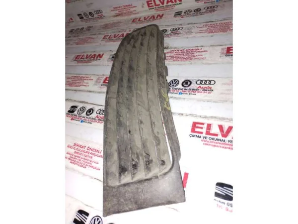 3B0853677B | VW Passat Sol Tampon Izgarası VAG