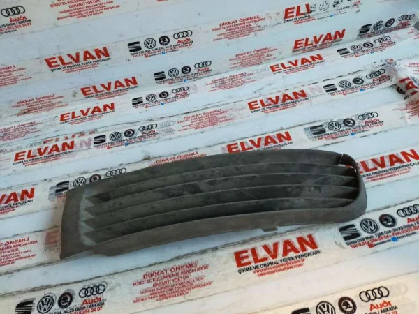 3B0853677A | VW Passat Alt Ön Tampon Izgarası VAG