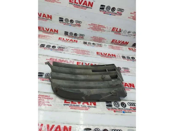 1K0853666 | VW Golf Sağ Ön Tampon Izgarası VAG