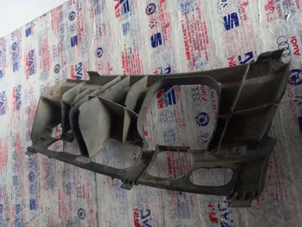 1J5807724A | Ön Tampon Bağlantı Braketi | VW Bora, Jetta VAG