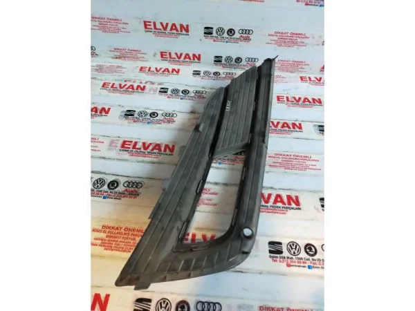 8KD807682B | Audi A4 Sağ Sis Far Izgarası VAG