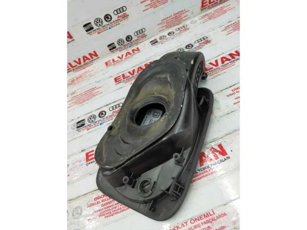 8U0809906C | Yakıt Depo Kapağı Yuvası | Audi Q3, RS Q3 VAG