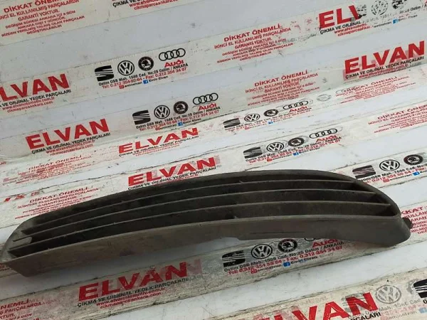 8D0807346B | Audi A4 Sağ Tampon Izgarası VAG