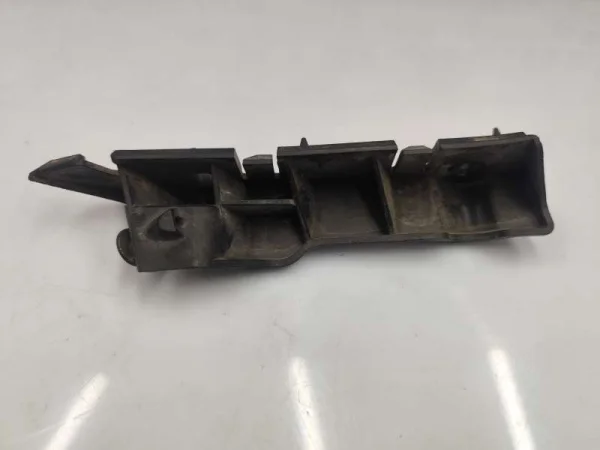 8T0807284A | Audi A5 Ön Sağ Tampon Braketi VAG