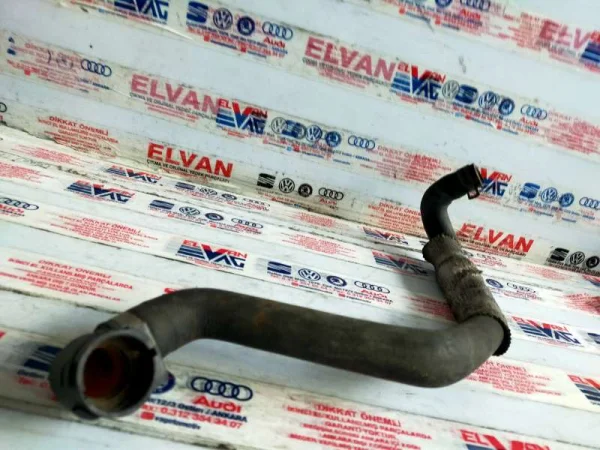 7L6122096F | VW Touareg Soğutma Suyu Hortumu VAG