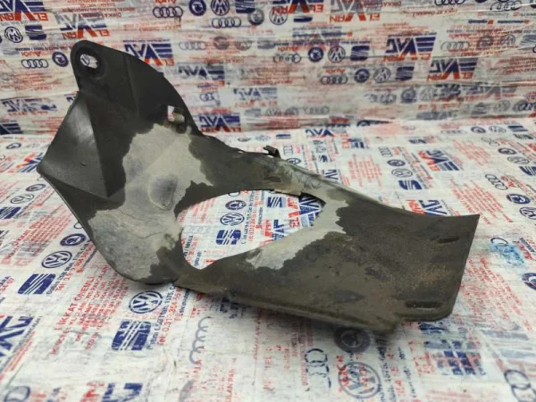 8D1864309 | Sol Motor Bölmesi Kapağı | VW Passat - Audi A4, A6 - Skoda Superb VAG