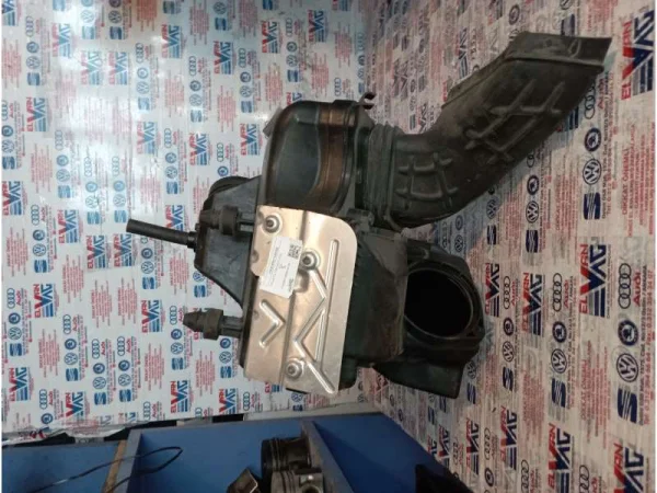 8R0133835E | Hava Filtre Kutusu VAG