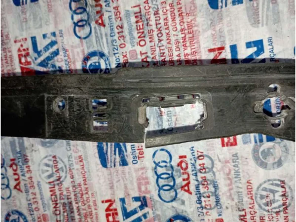 7H0807184A | VW Transporter Sağ Ön Tampon Braketi VAG
