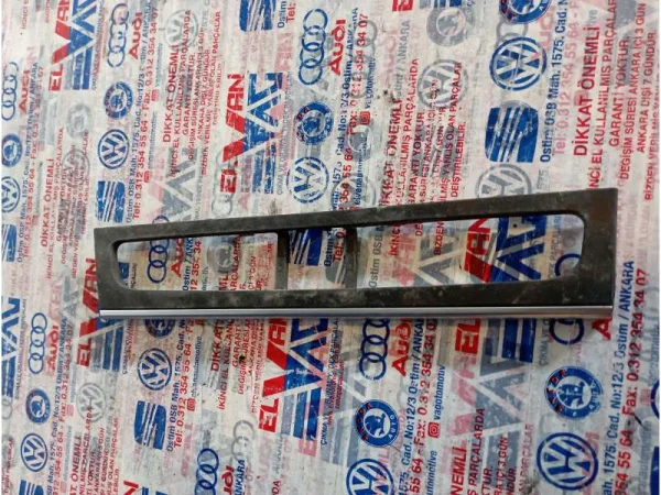 8P0863321F | Audi A3 Orta Konsol Kaplaması VAG