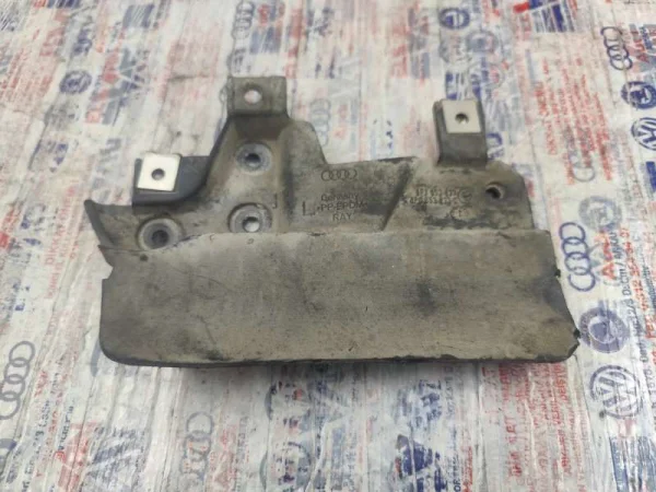 8P0853833C | Sol Arka Çamurluk Davlumbaz Spoyleri | Audi A3, RS 3 VAG