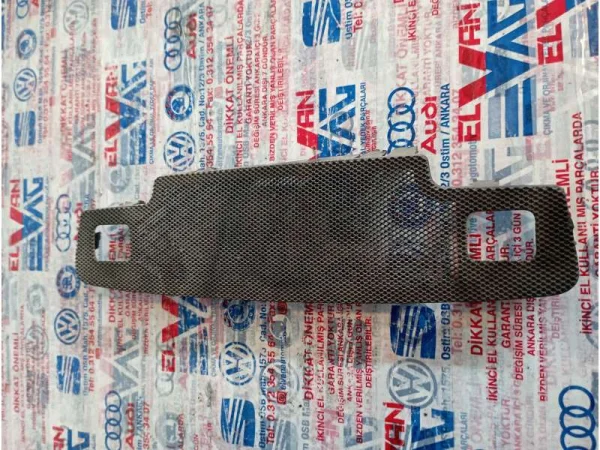 8P0857367 | Orta Göğüs Hoparlör Izgarası | Audi A3, RS 3 VAG