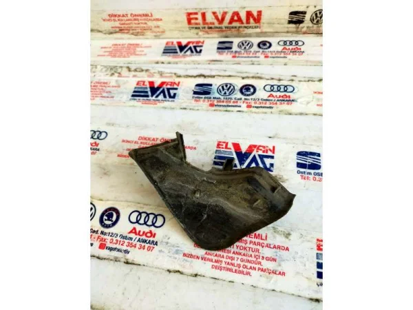 8P3827686B | Audi A3 Sağ Bagaj Kapağı Menteşe Kapağı VAG
