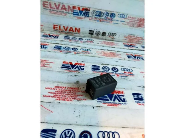 443927826 | VW Passat Röle VAG