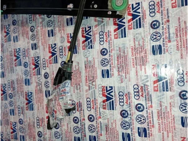 8X4837462A | Audi A1 Elektrikli Ön Sağ Cam Kriko Mekanizması VAG