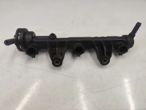 03D133329A | Benzin Enjektör Kütüğü | VW Polo - Skoda Fabia VAG