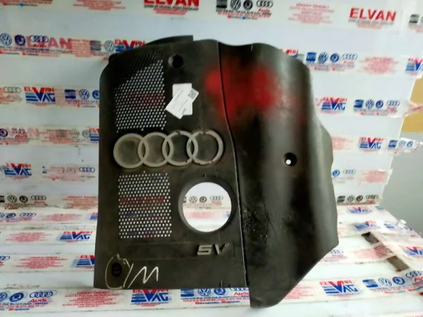058103724J | Audi A4 Motor Üst Kapağı VAG