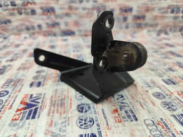 06A103309F | Motor Üst Kapak Braketi | Audi A3 - Skoda Octavia VAG
