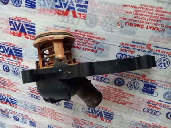 06E121111D | Termostat | Audi A4, A6 VAG