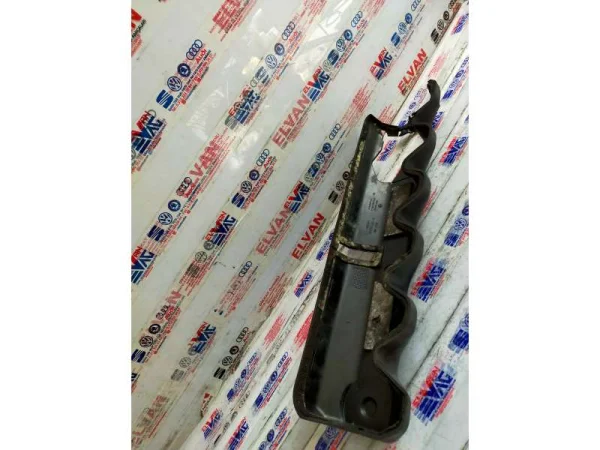 074103503A | VW Transporter Üst Motor Kapağı VAG