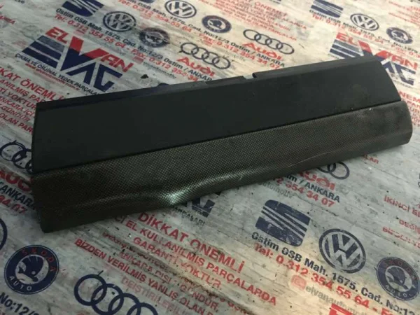 1J0858035B | Teyp Alt Plastik Kapağı | VW Bora, Golf, Jetta VAG