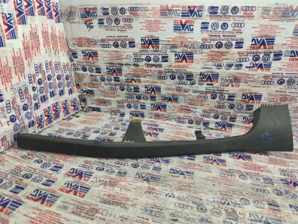 1K4867766 | VW Golf Sağ Arka Koltuk Yan Kaplaması VAG