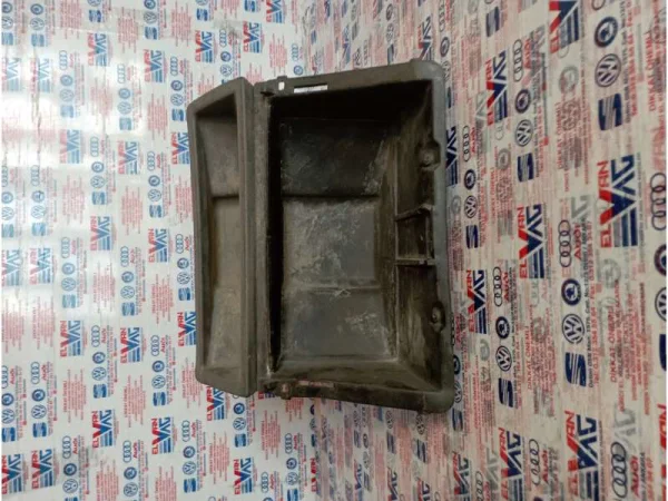 6K0857103F | Torpido Gözü Kapağı VAG