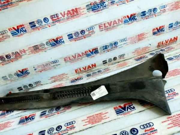 5M0819403B | VW Golf Ön Silecek Su Tahliye Izgarası VAG