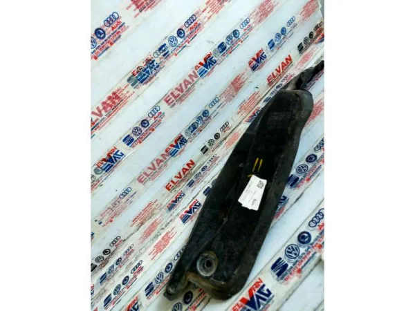 1K5821112 | Sağ Ön Çamurluk Plastik Braketi | VW Golf, Jetta VAG