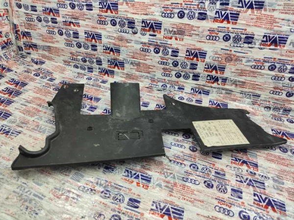 7E5863081C | VW Transporter Ön Alt Torpido Kapağı VAG