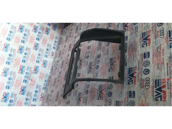 8L0863263 | Audi A3 Orta Konsol Çerçevesi VAG