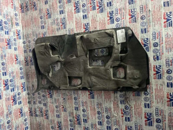 7L6815174E | VW Touareg Alt Konsol Muhafaza Kapağı VAG