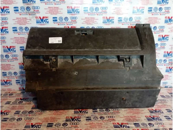 811857121A | Audi 80 Serisi Torpido Kapağı VAG