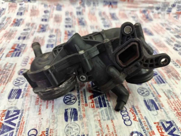 059121111BK | Termostat Muhafazası | Audi A6, Q7 VAG