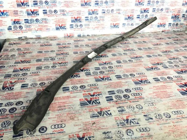 1K6839373D | VW Golf Arka Kapı Çıtası VAG