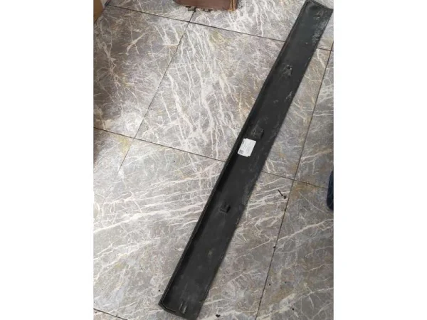 357853516 | VW Passat Ön Sağ Kapı Çıtası VAG