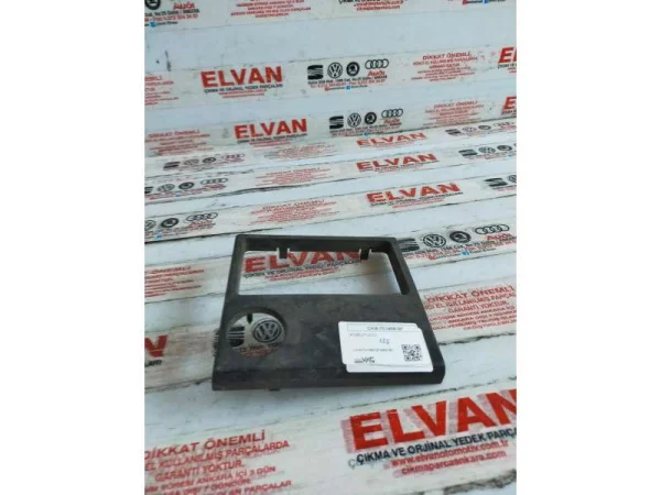 7D1858197 | VW Transporter Küllük Kapağı VAG