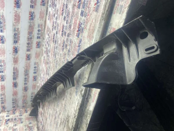 7H0807723 | VW Transporter Arka Tampon Orta Braketi VAG
