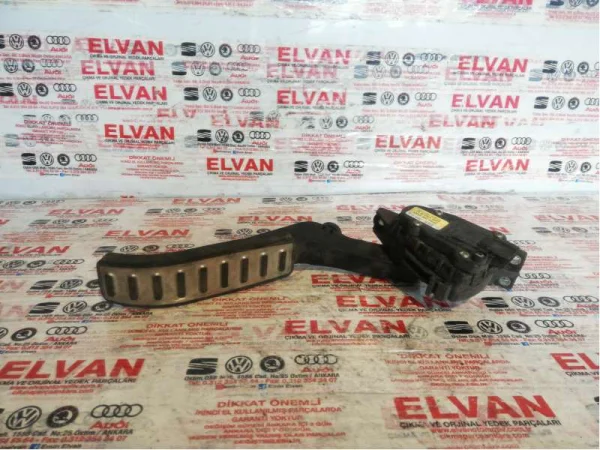 7L0723507 | VW Touareg Gaz Pedalı VAG