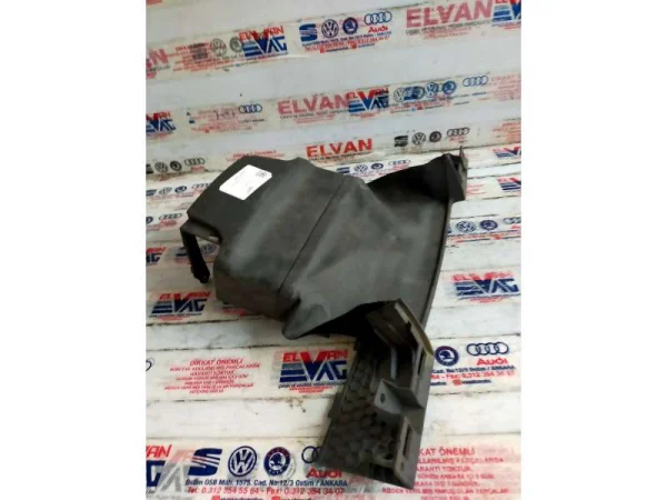 7L6953515 | VW Touareg Üst Direksiyon Kolonu Muhafazası VAG