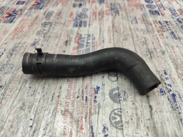 7L8121070BG | Audi Q7 Üst Soğutma Suyu Borusu VAG